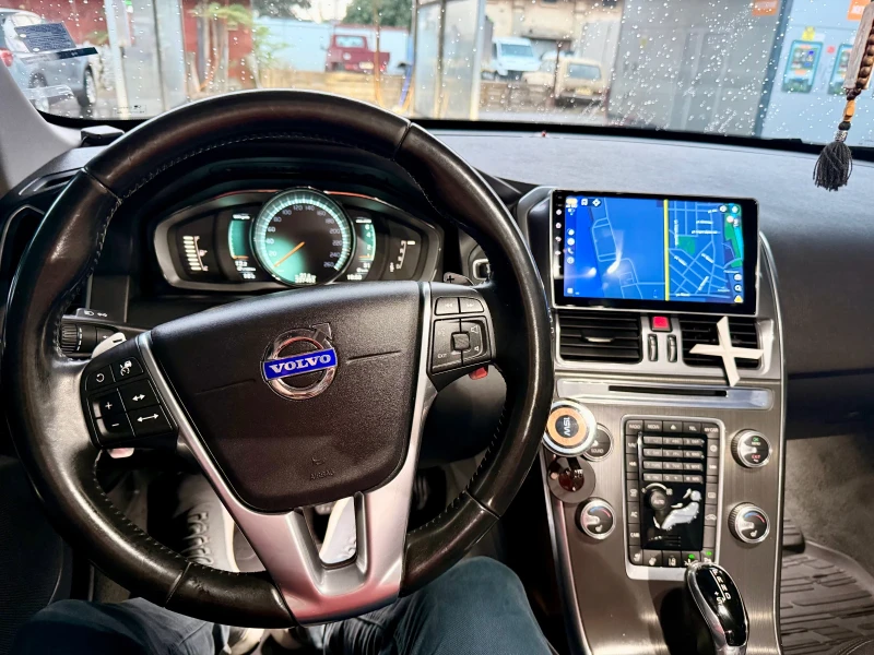 Volvo XC60 T6 304 PS, снимка 11 - Автомобили и джипове - 52372773