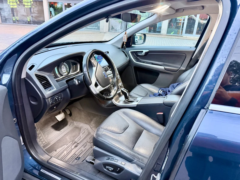 Volvo XC60 T6 304 PS, снимка 10 - Автомобили и джипове - 52372773