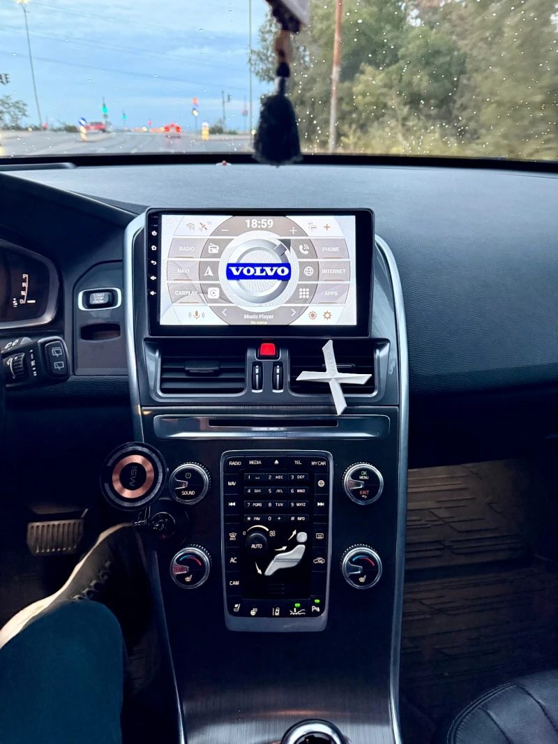 Volvo XC60 T6 304 PS, снимка 16 - Автомобили и джипове - 52372773