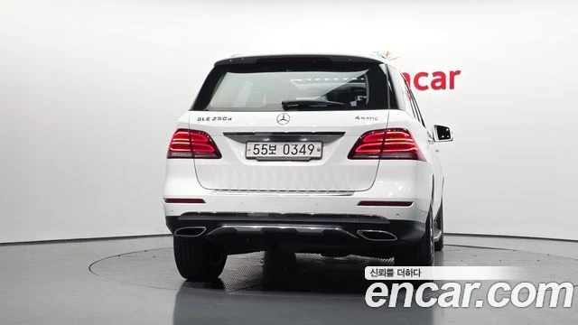Mercedes-Benz GLE 250, снимка 4 - Автомобили и джипове - 56077623