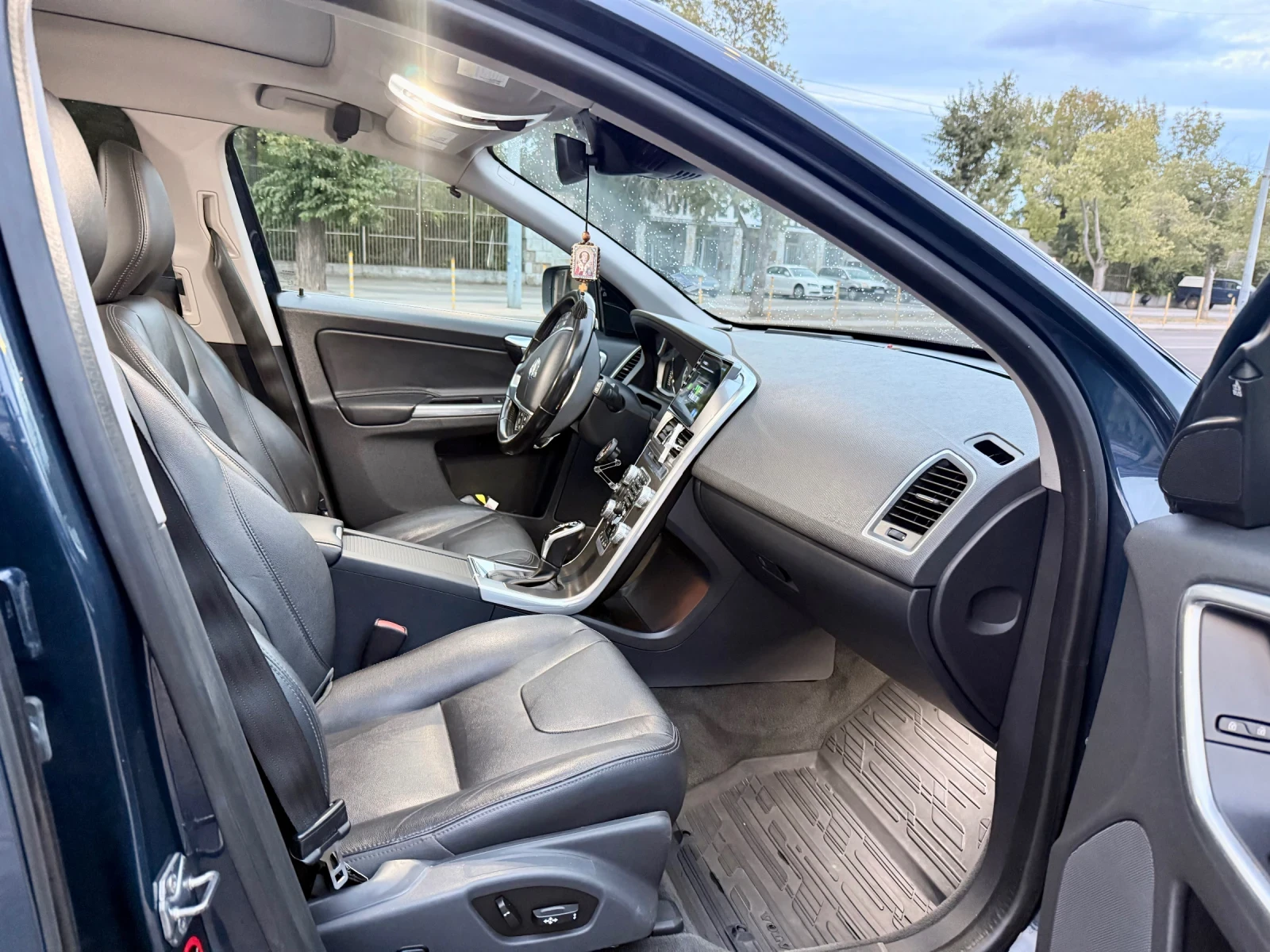 Volvo XC60 T6 304 PS - изображение 5