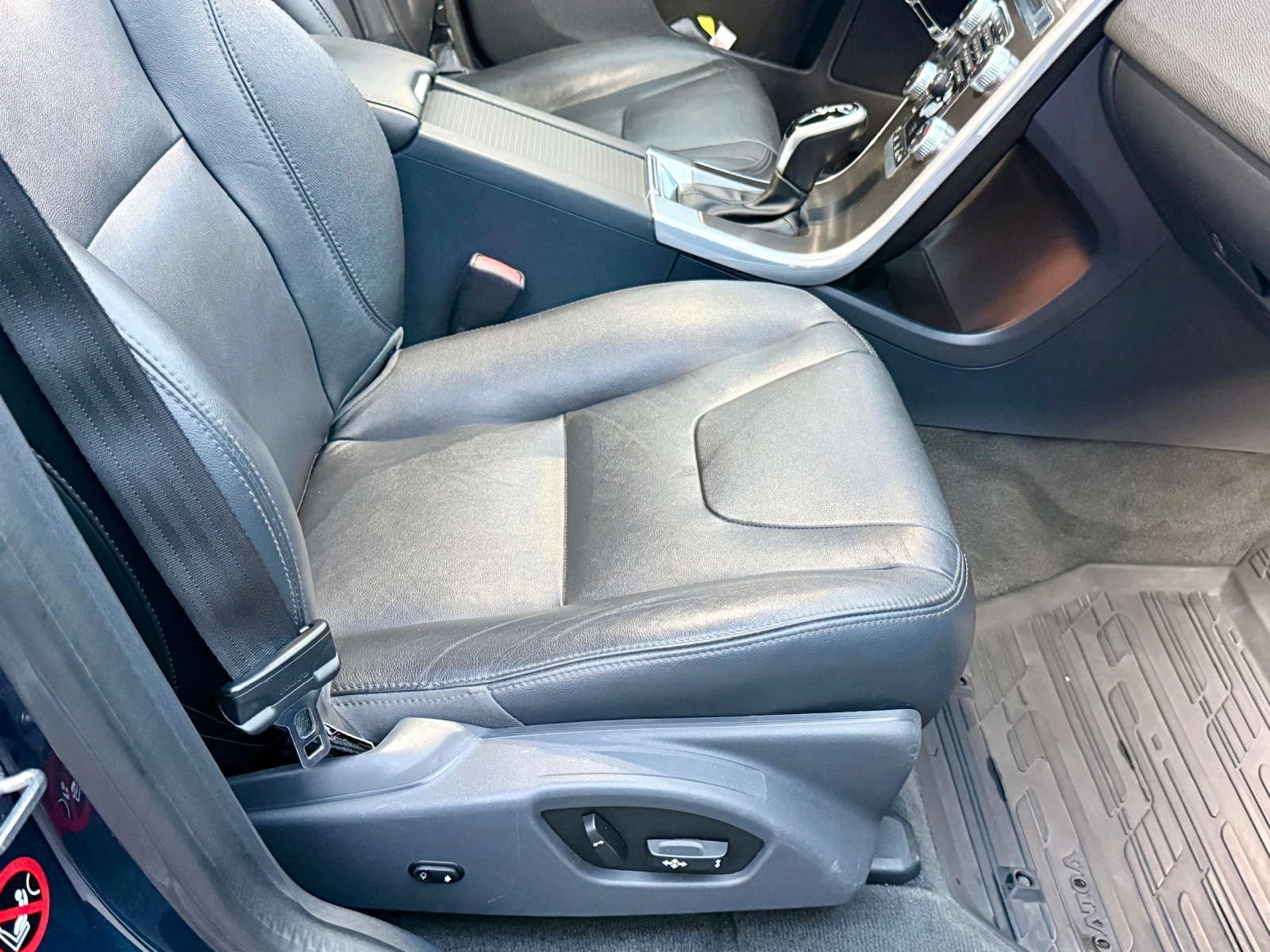 Volvo XC60 T6 304 PS - изображение 6