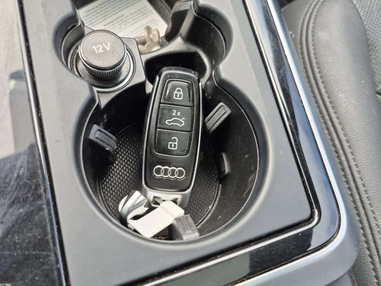 Audi Q7 Technik/CARFAX/ДИСТРОНИК/360 КАМ/ПАНО/+ ГУМИ, снимка 8 - Автомобили и джипове - 54756370