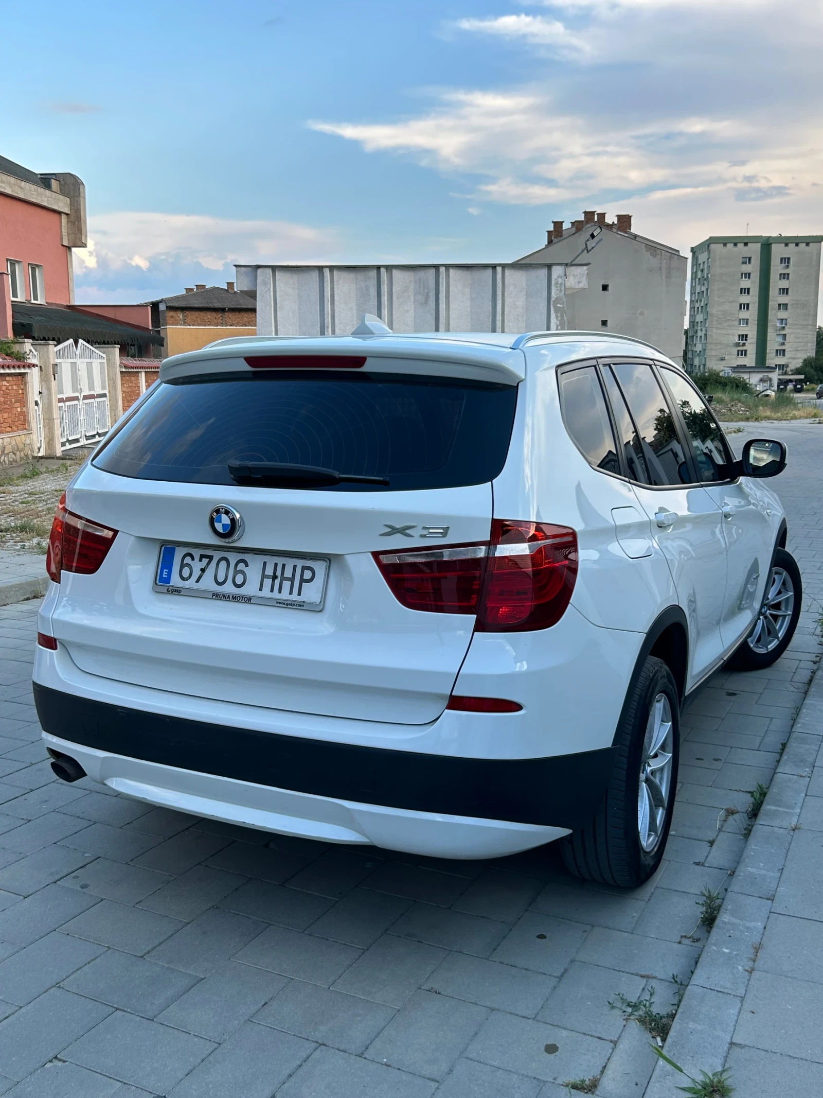 BMW X3 X-Drive PREMIUM FULL LED ДОСТА ЗАПАЗЕНО, снимка 3 - Автомобили и джипове - 55002449