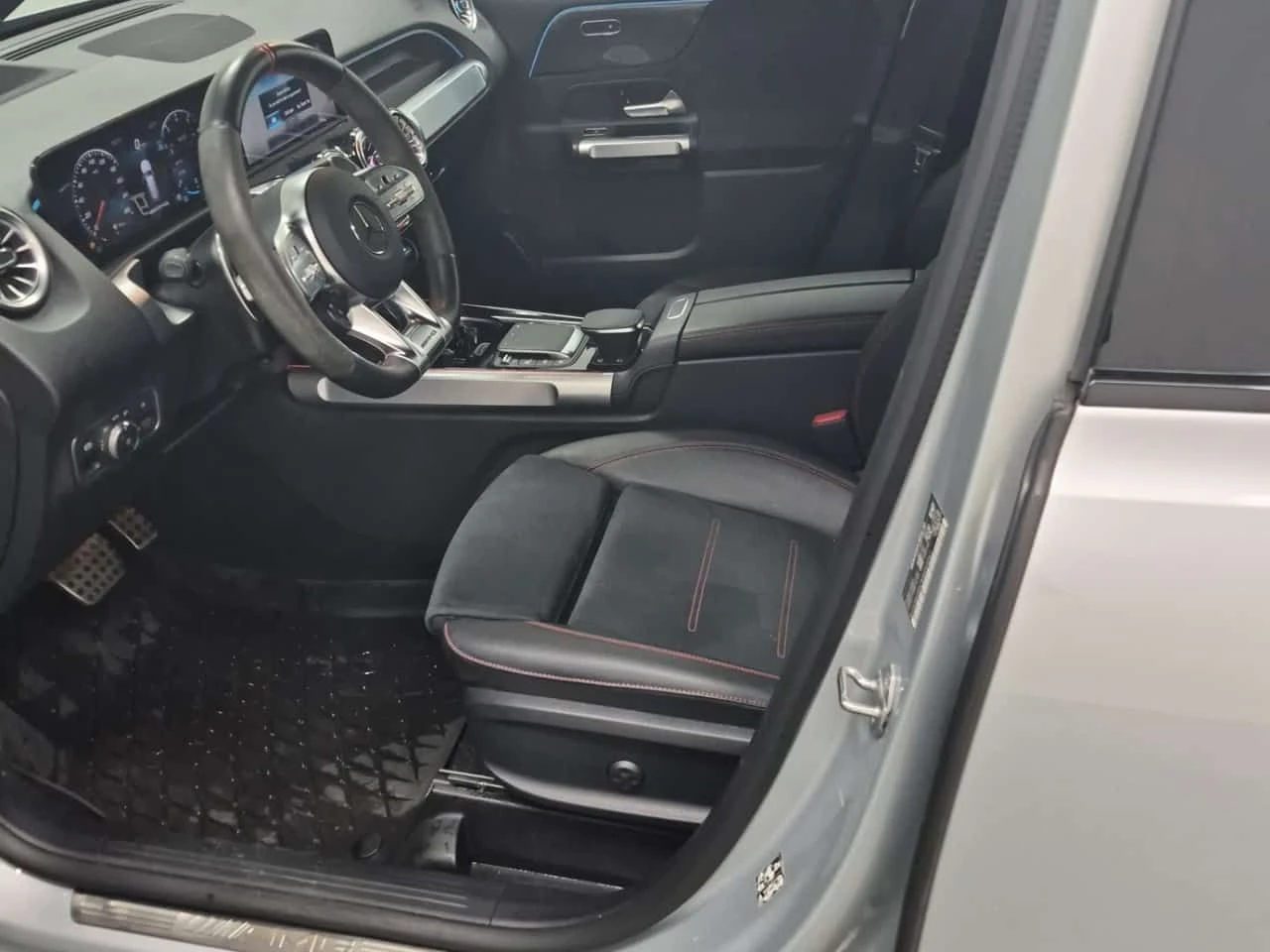 Mercedes-Benz GLB * AMG 35 * CARFAX * БЕЗ ПЪРВОНАЧАЛНА ВНОСКА, снимка 5 - Автомобили и джипове - 55313362