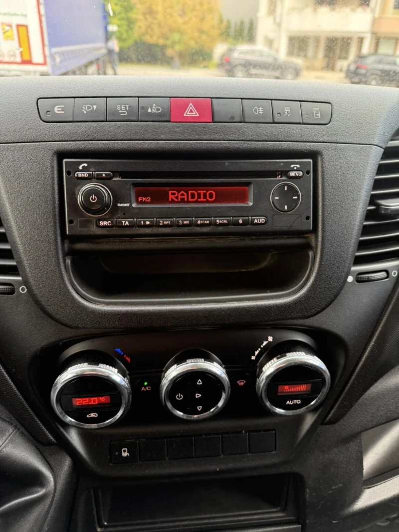 Iveco 35c17 Перфектен, дълга база и висок, с двойни гуми!, снимка 13 - Бусове и автобуси - 52052553