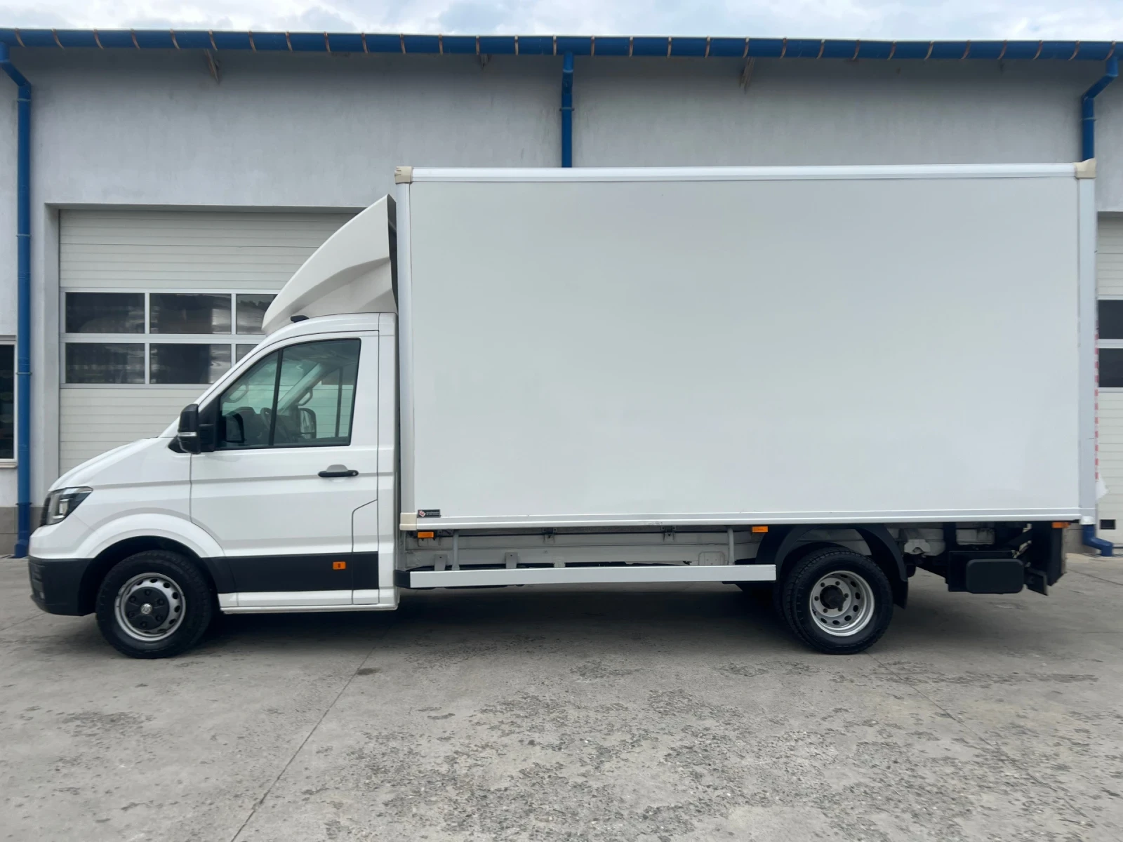 VW Crafter 2022г. / 4.45м / Двойна гума / Б-категория /П.Борд - изображение 6