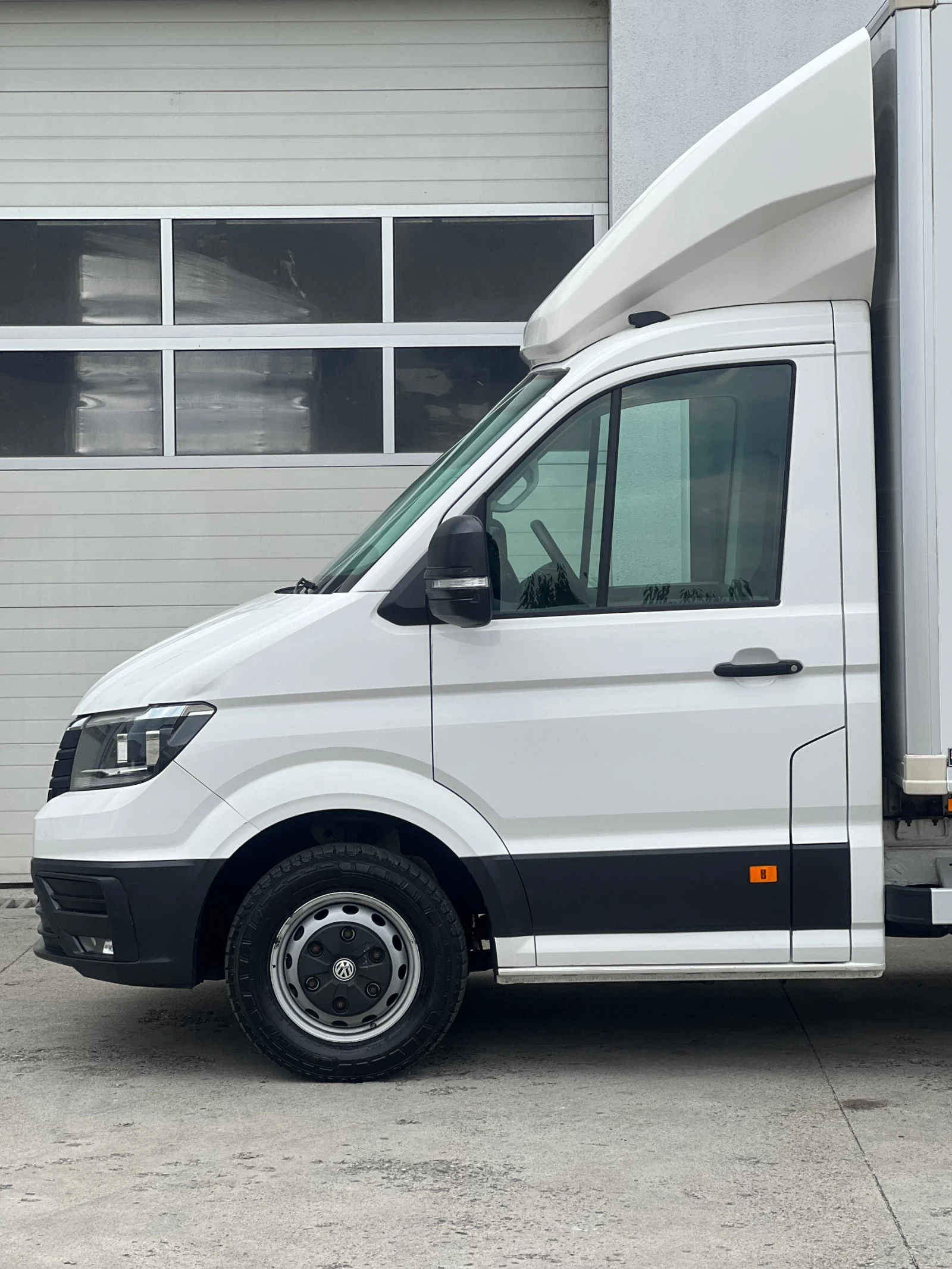 VW Crafter 2022г. / 4.45м / Двойна гума / Б-категория /П.Борд - изображение 5