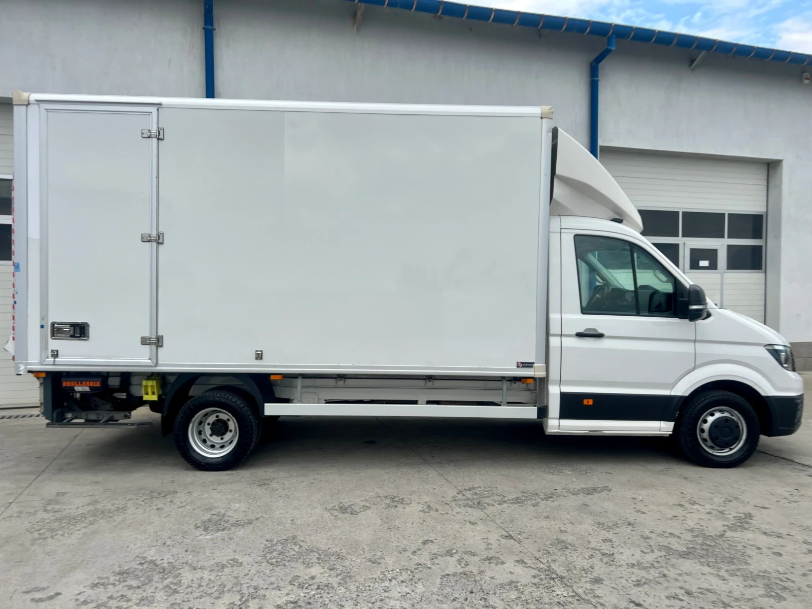 VW Crafter 2022г. / 4.45м / Двойна гума / Б-категория /П.Борд - изображение 10
