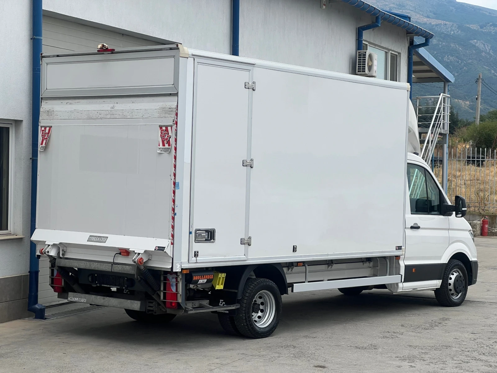 VW Crafter 2022г. / 4.45м / Двойна гума / Б-категория /П.Борд - изображение 9