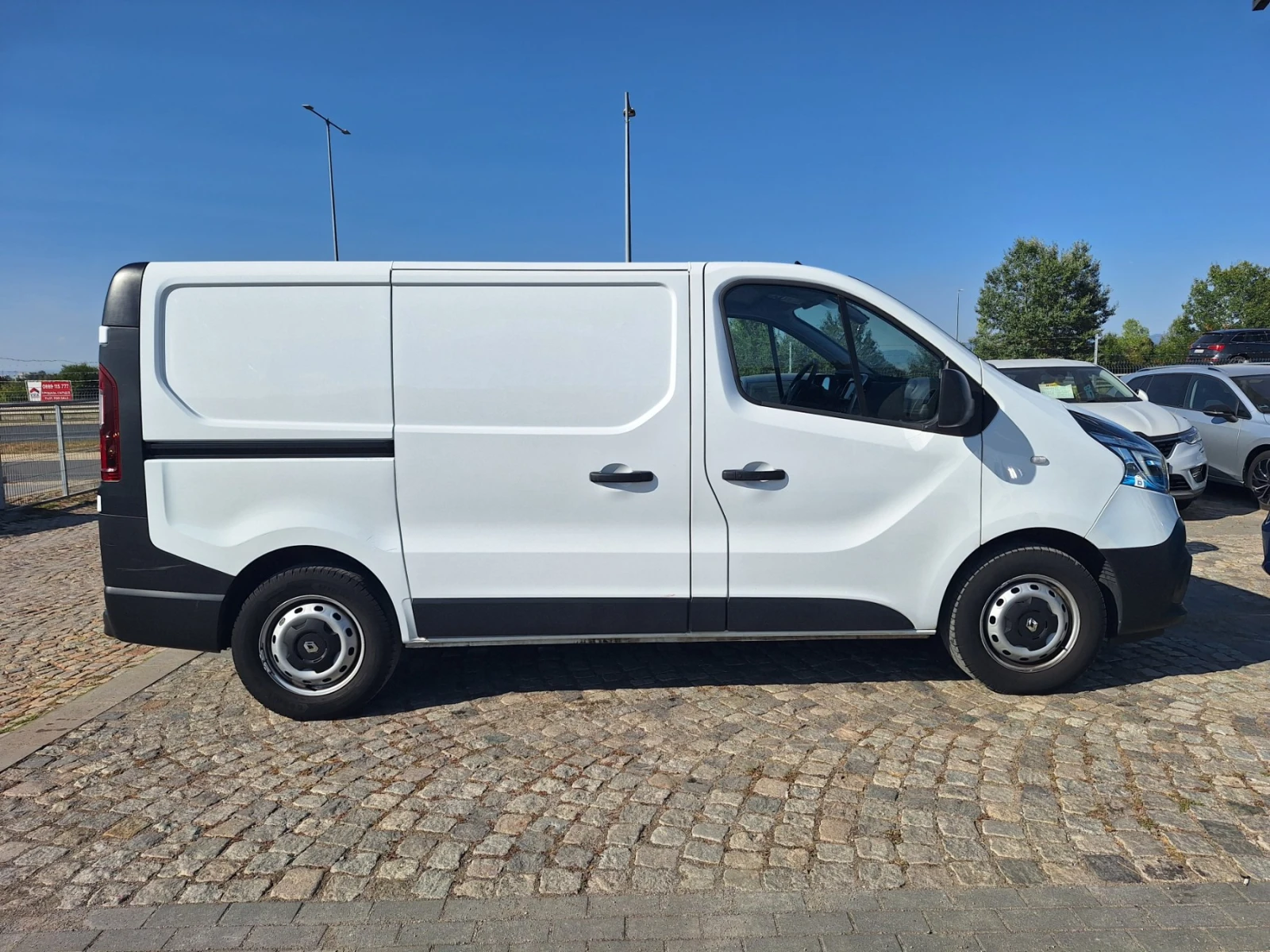 Renault Trafic 2.0dCi/145к.с./L1H1/Life, снимка 8 - Бусове и автобуси - 56069623
