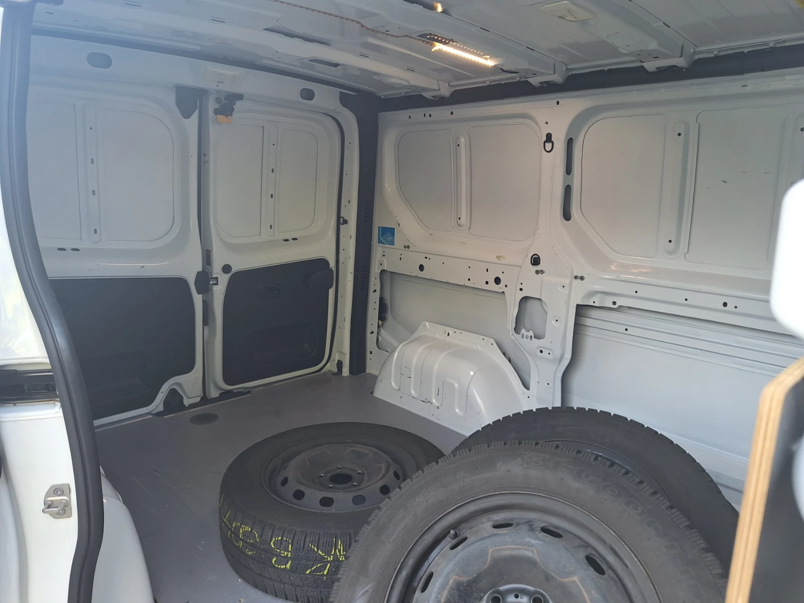 Renault Trafic 2.0dCi/145к.с./L1H1/Life, снимка 16 - Бусове и автобуси - 56069623