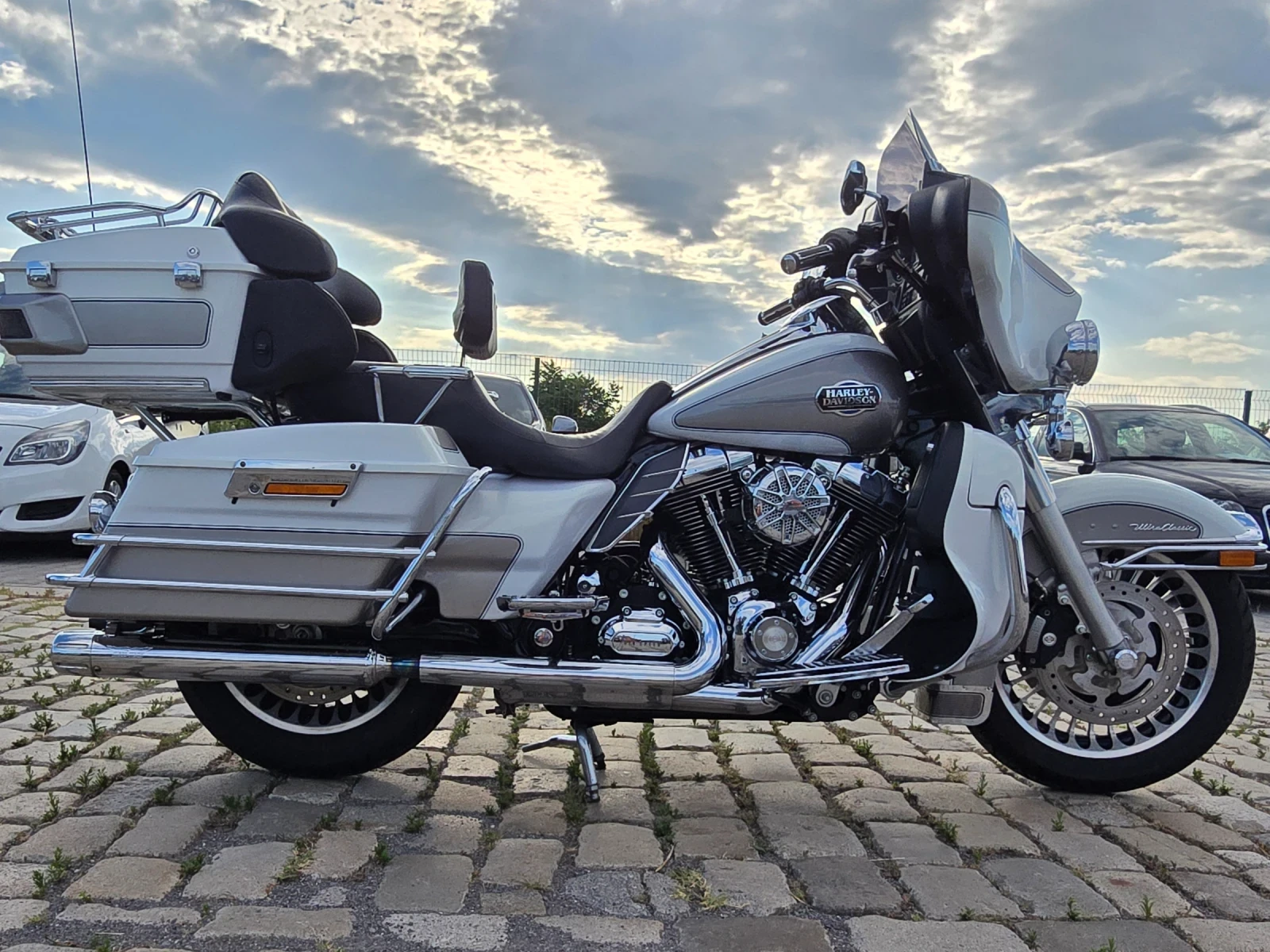 Harley-Davidson Electra Glide Classic БЯЛА ПЕРЛА ВСИЧКИ ЕКСТРИ  - изображение 2