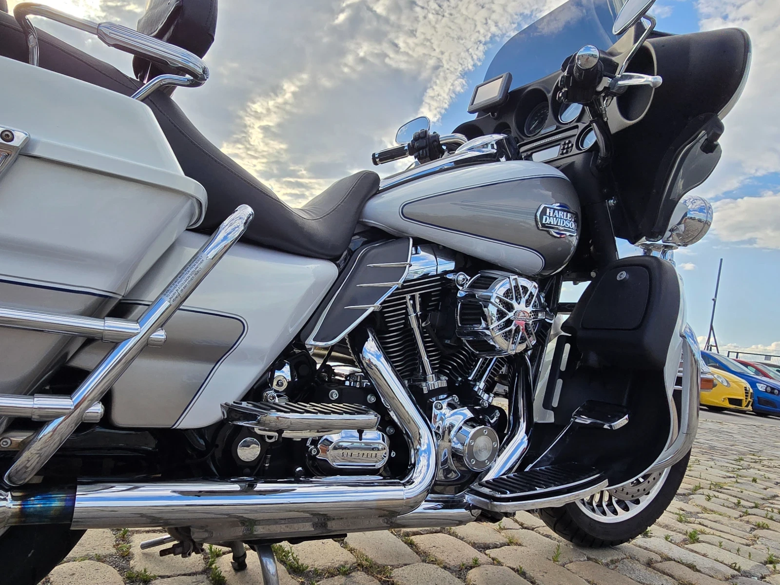 Harley-Davidson Electra Glide Classic БЯЛА ПЕРЛА ВСИЧКИ ЕКСТРИ  - изображение 9