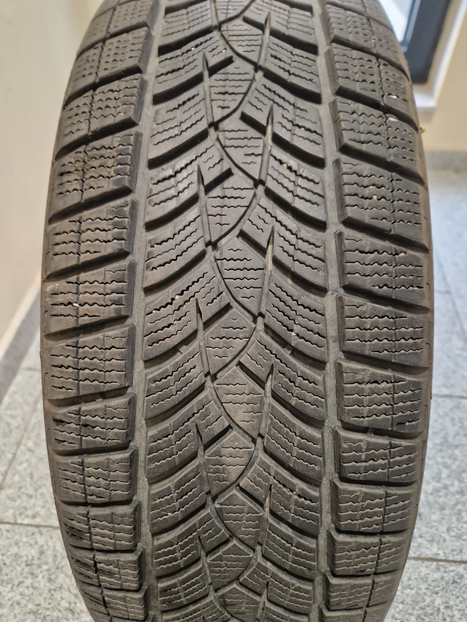 Гуми Зимни 225/55R19