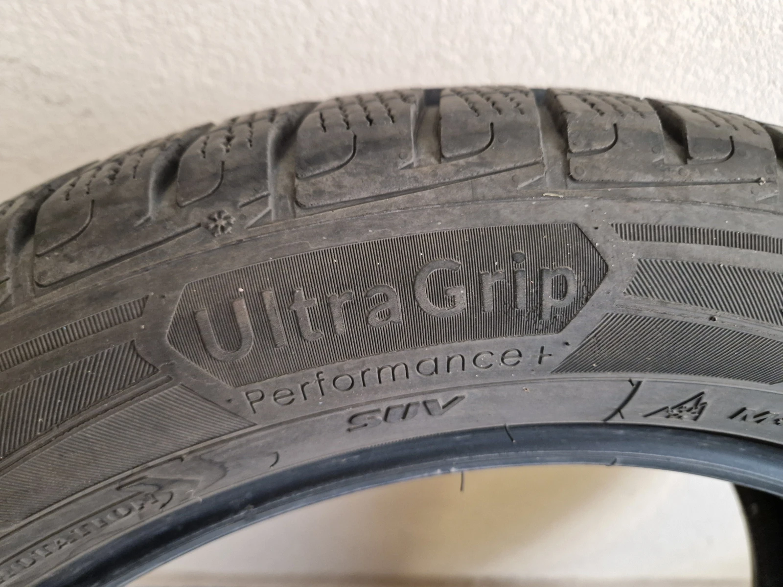 Гуми Зимни 225/55R19, снимка 3 - Гуми и джанти - 55801174