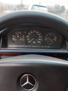 Mercedes-Benz 124 E200, снимка 7