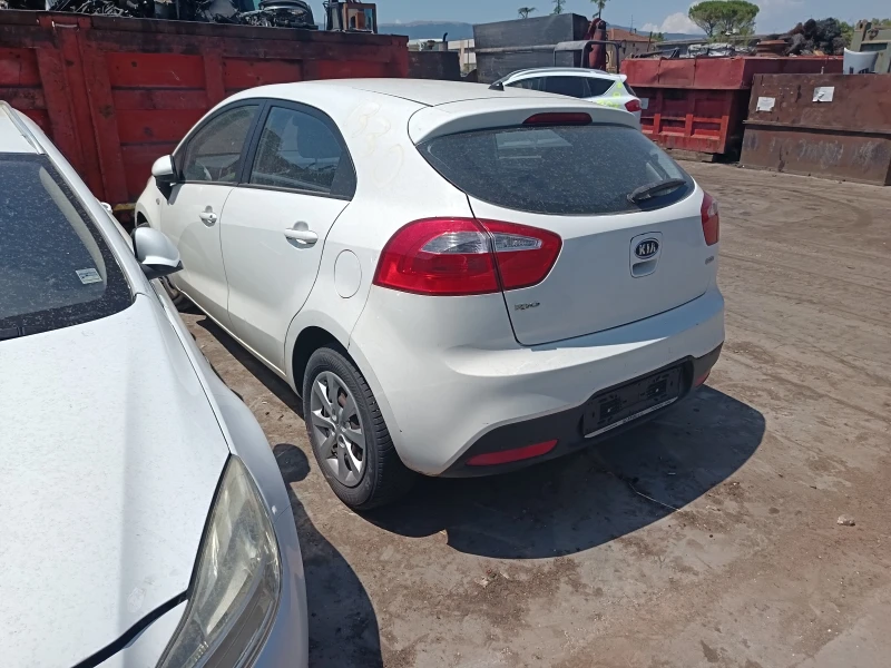 Kia Rio 1.6crdi, снимка 7 - Автомобили и джипове - 45853255