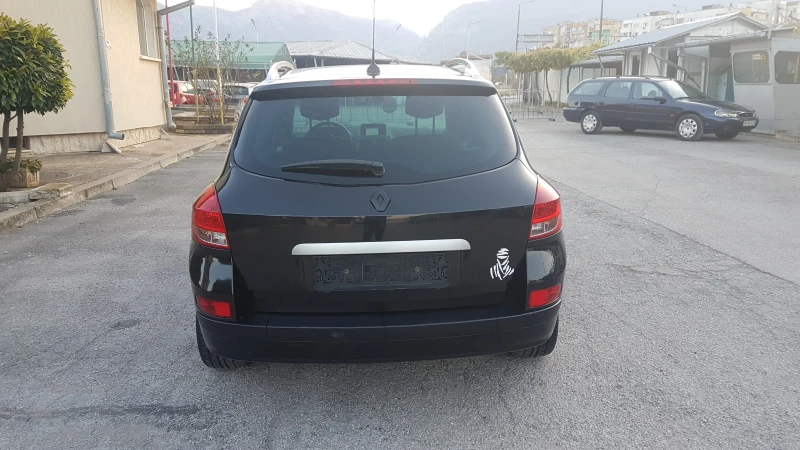 Renault Clio 1.6i автомат, снимка 6 - Автомобили и джипове - 47862731