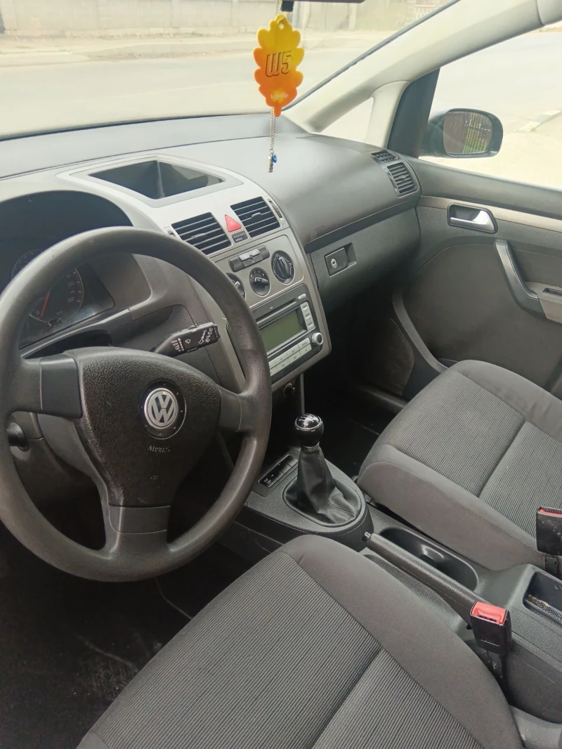 VW Touran 1.9 105 7 места, снимка 7 - Автомобили и джипове - 47913535