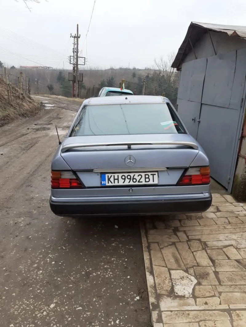 Mercedes-Benz 124 E200, снимка 3 - Автомобили и джипове - 48595972