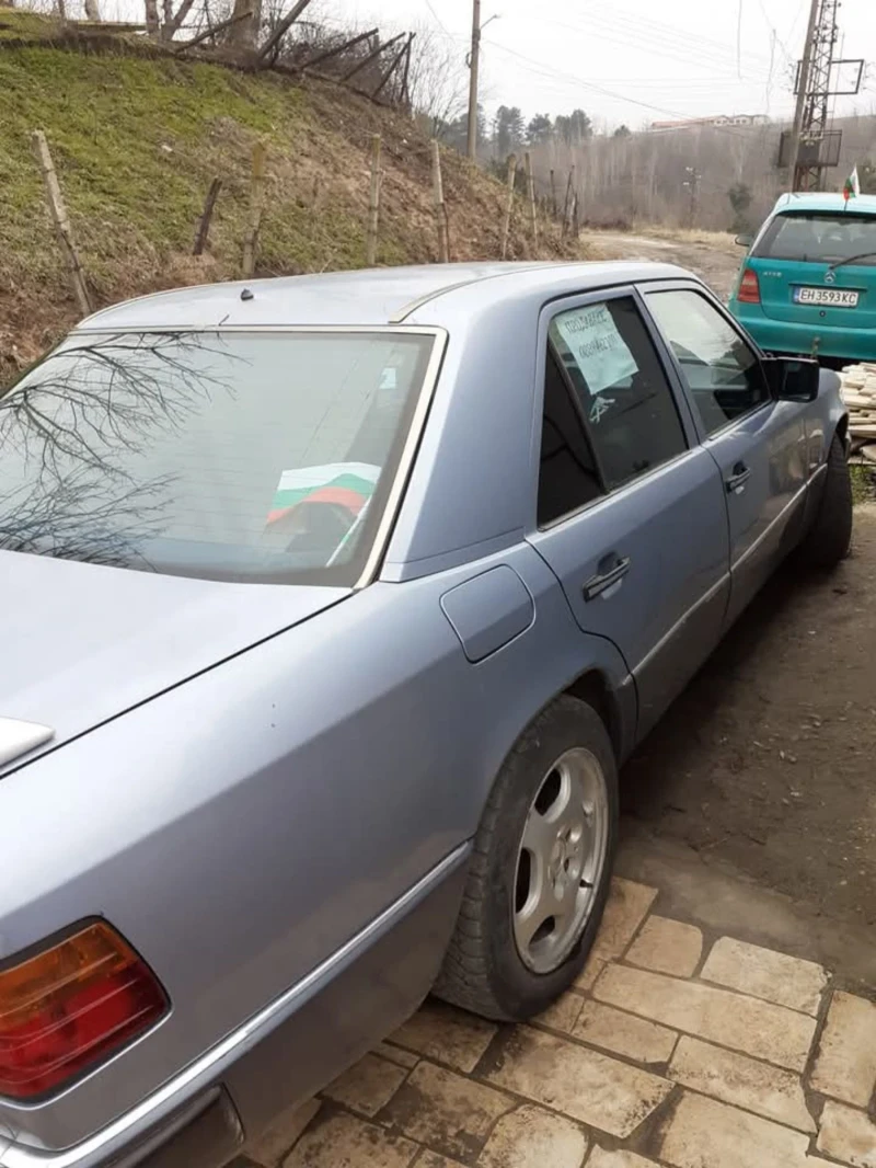 Mercedes-Benz 124 E200, снимка 4 - Автомобили и джипове - 48595972