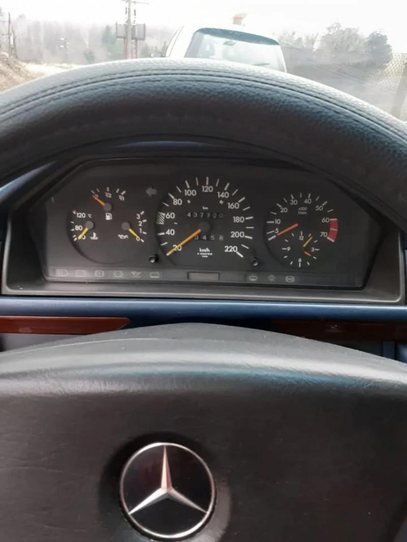 Mercedes-Benz 124 E200, снимка 7 - Автомобили и джипове - 48595972