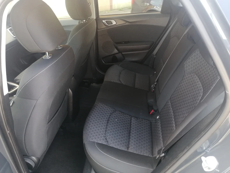 Kia Ceed 1.6 CRDI NAVI , снимка 15 - Автомобили и джипове - 51353119