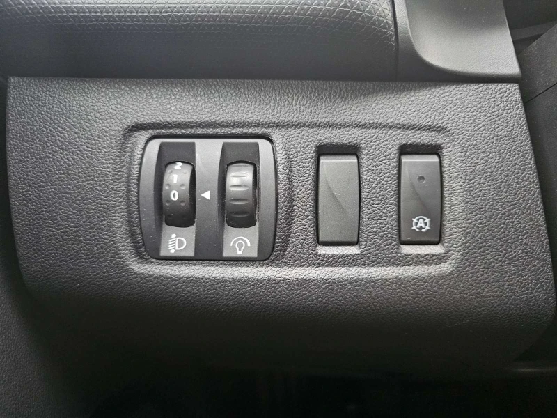 Renault Clio 0.9 TCe 75, снимка 11 - Автомобили и джипове - 52037230