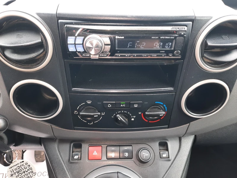 Citroen Berlingo 1.6hdi A/C LONG 3 PERSON, снимка 8 - Автомобили и джипове - 53423924