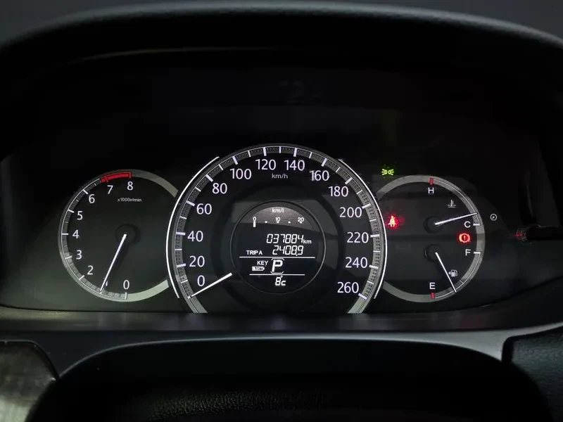 Honda Accord 2.4 9Th Generation, снимка 8 - Автомобили и джипове - 55841607