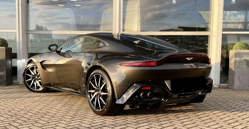 Aston Martin V8 Vantage  - изображение 4