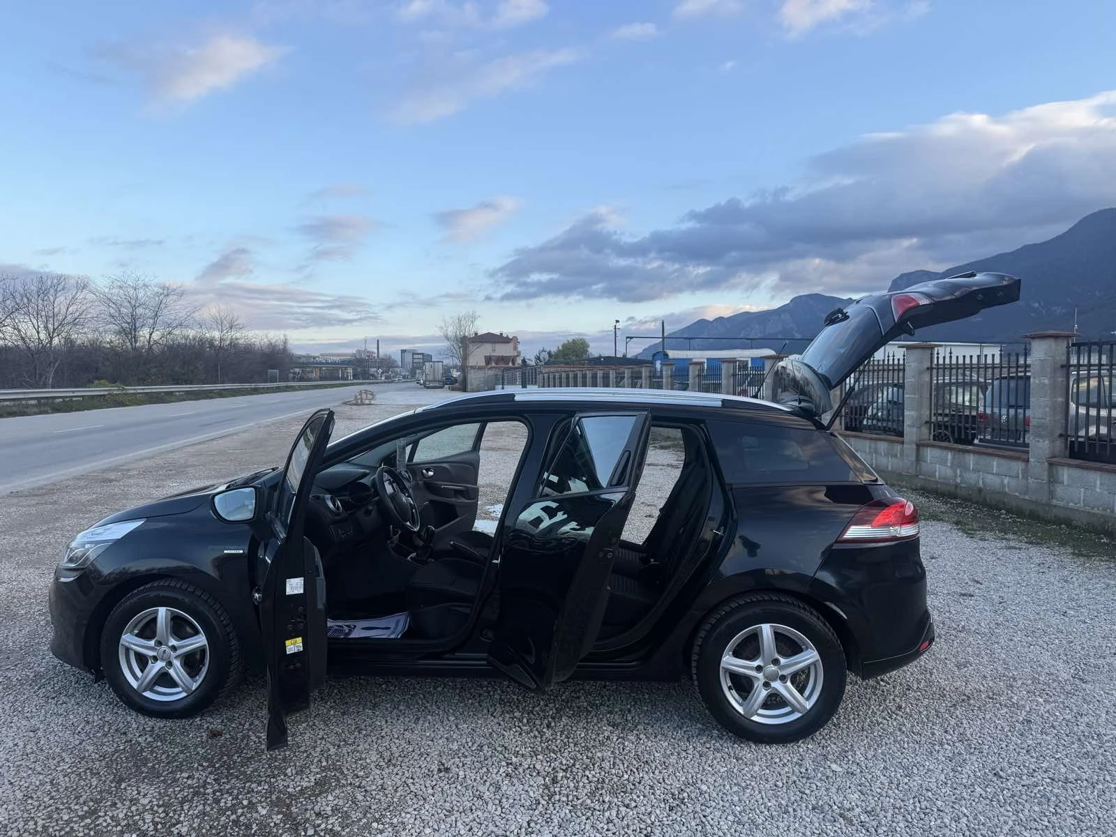 Renault Clio 0.9i 90kc. EURO 6 - изображение 9