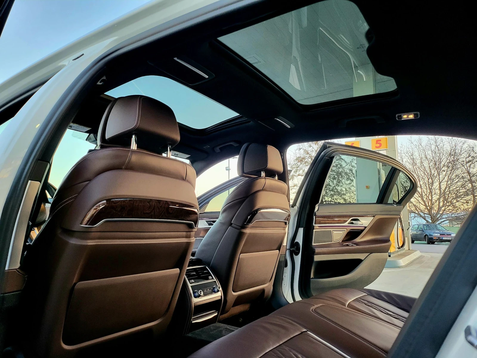 BMW 745 Le Xdrive Plugin Hybrid, снимка 13 - Автомобили и джипове - 53432347