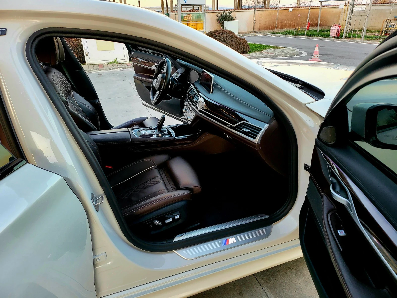 BMW 745 Le Xdrive Plugin Hybrid, снимка 10 - Автомобили и джипове - 53432347