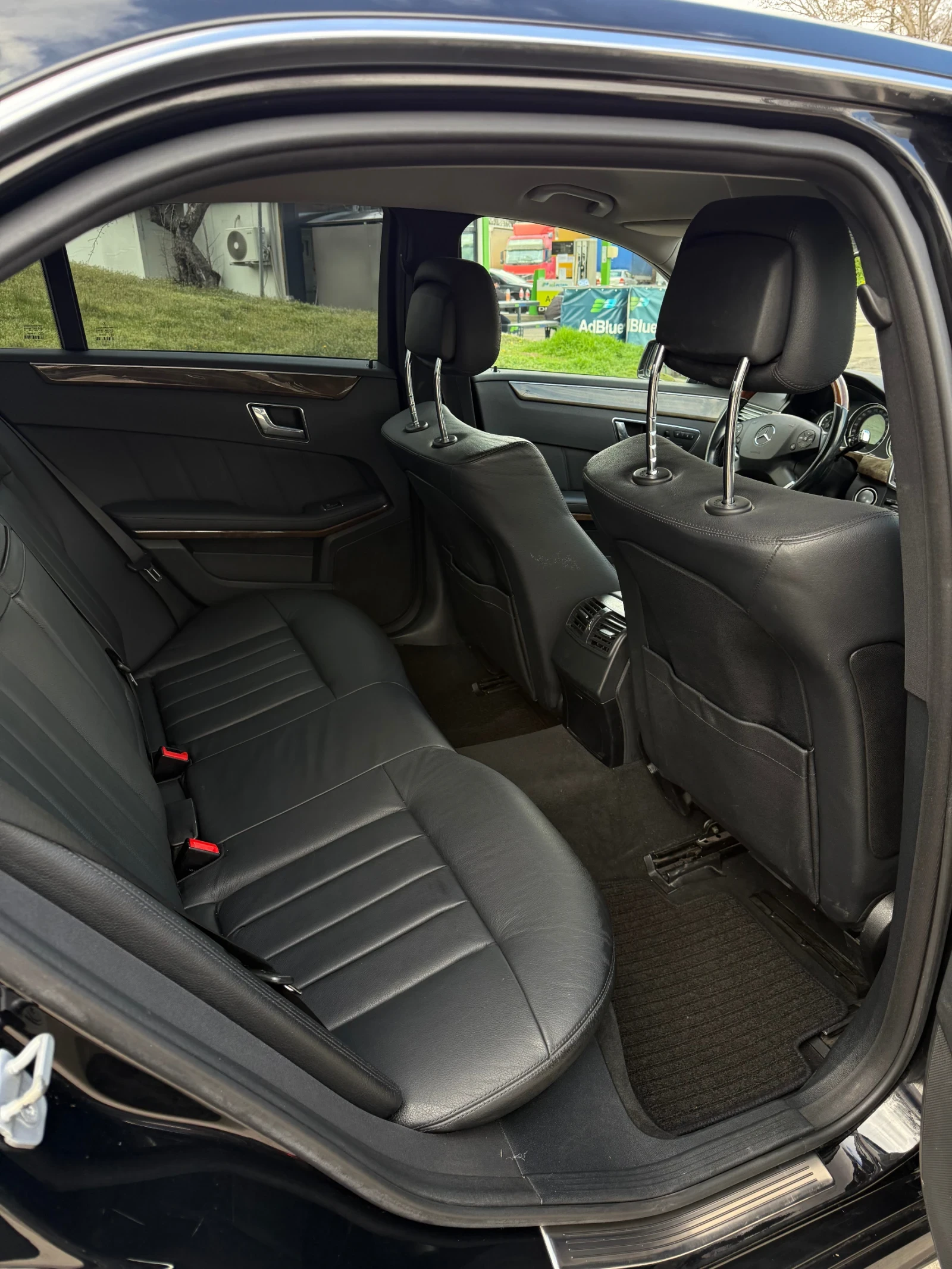 Mercedes-Benz E 350 KEY LESS GO 4MATIC, снимка 8 - Автомобили и джипове - 54083510