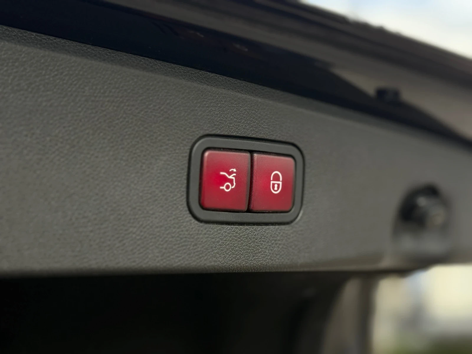 Mercedes-Benz E 350 KEY LESS GO 4MATIC, снимка 17 - Автомобили и джипове - 54083510