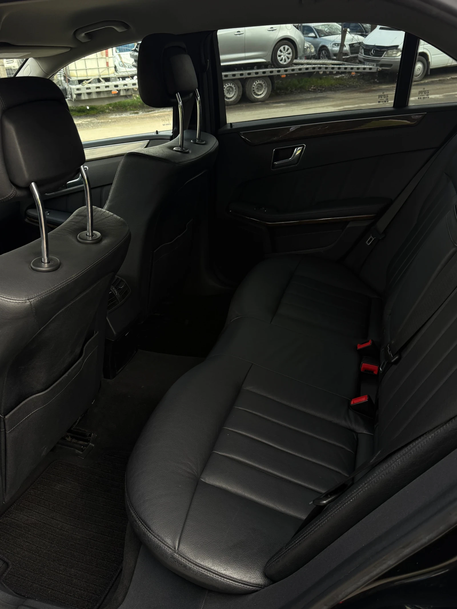 Mercedes-Benz E 350 KEY LESS GO 4MATIC, снимка 9 - Автомобили и джипове - 54083510