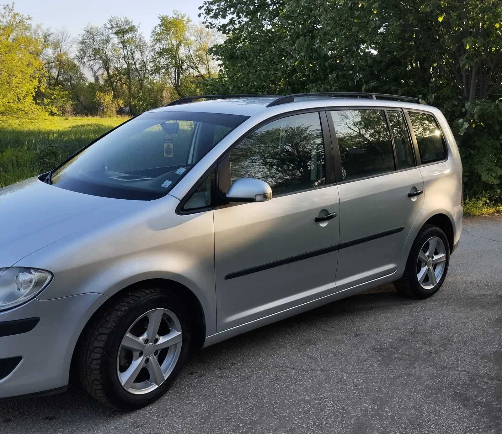 VW Touran 1.9 105 7местен, снимка 7 - Автомобили и джипове - 54480753