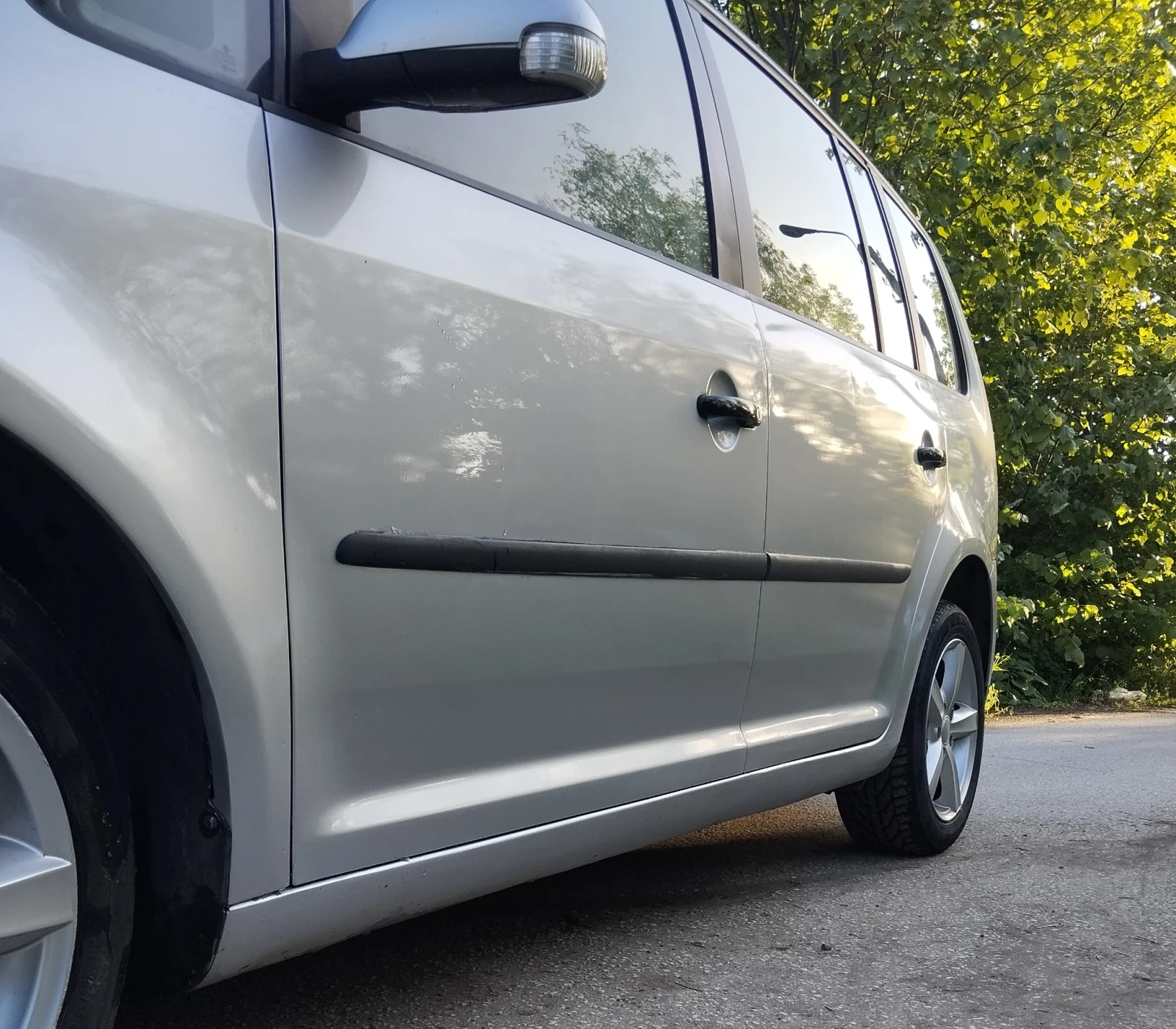 VW Touran 1.9 105 7местен, снимка 3 - Автомобили и джипове - 54480753
