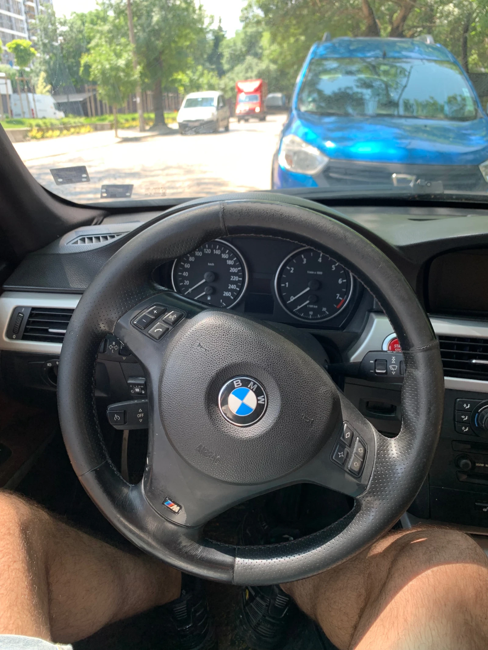 BMW 330, снимка 13 - Автомобили и джипове - 55119174