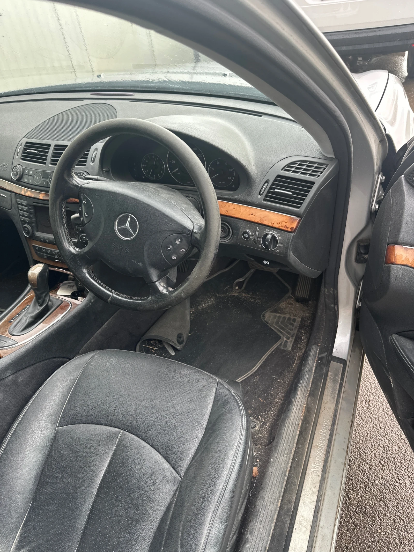 Mercedes-Benz E 320, снимка 5 - Автомобили и джипове - 55789905