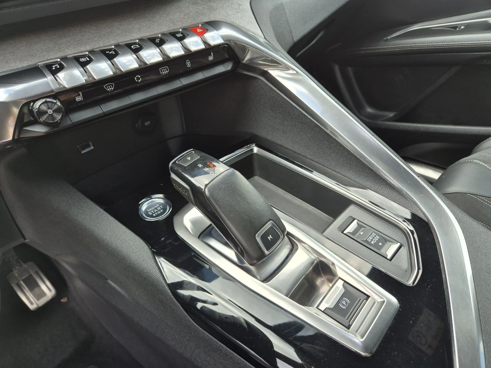 Peugeot 3008 1.5-HDI///GT-line/ДИСТРОНИК/АВТОМАТИК, снимка 8 - Автомобили и джипове - 55842204