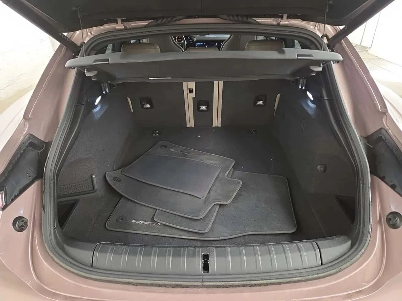 Porsche Taycan, снимка 14 - Автомобили и джипове - 56686062