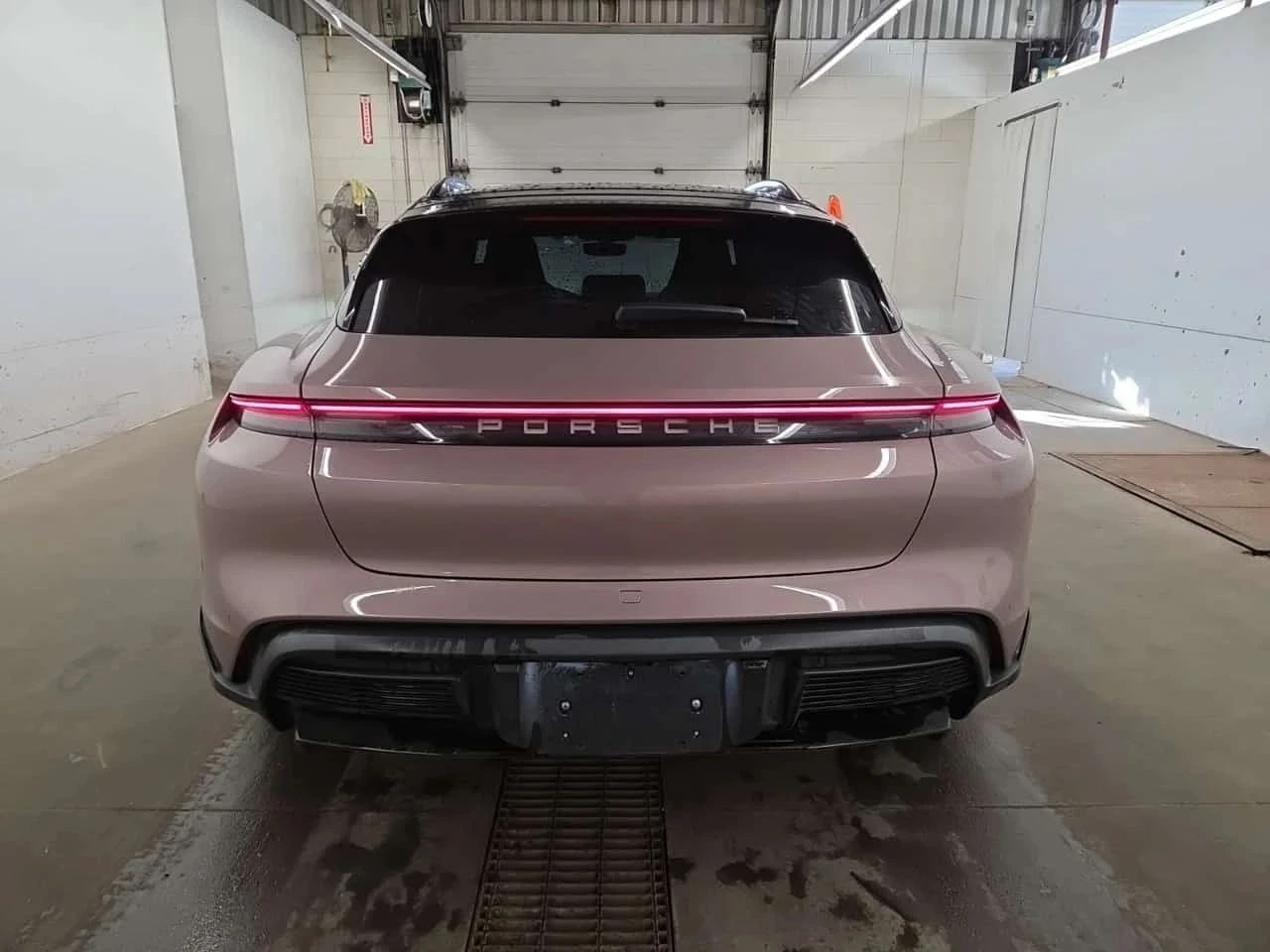 Porsche Taycan, снимка 17 - Автомобили и джипове - 56686062