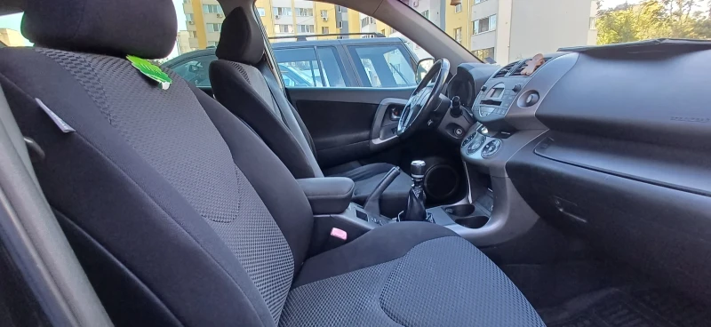 Toyota Rav4 2.2 D- 4D, снимка 16 - Автомобили и джипове - 48552416