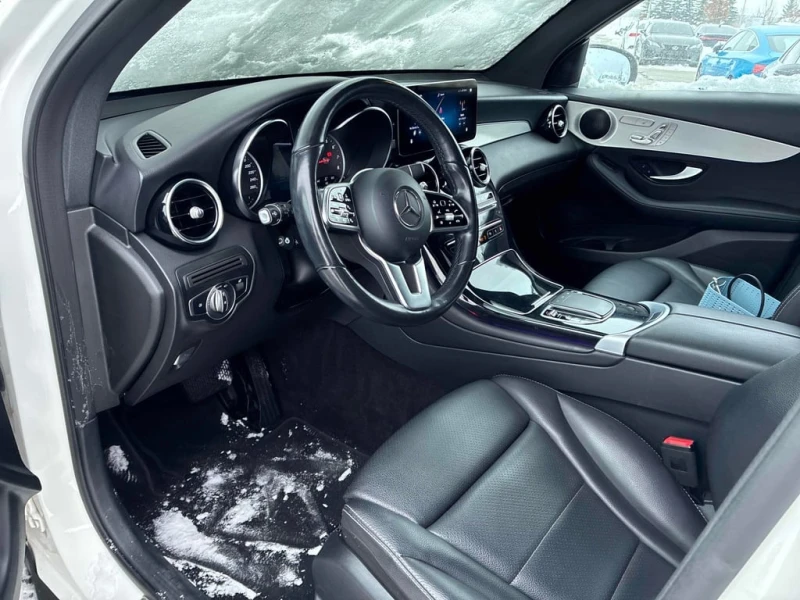 Mercedes-Benz GLC * 300 * CARFAX * ФИНАНСИРАНЕ, снимка 5 - Автомобили и джипове - 52820112