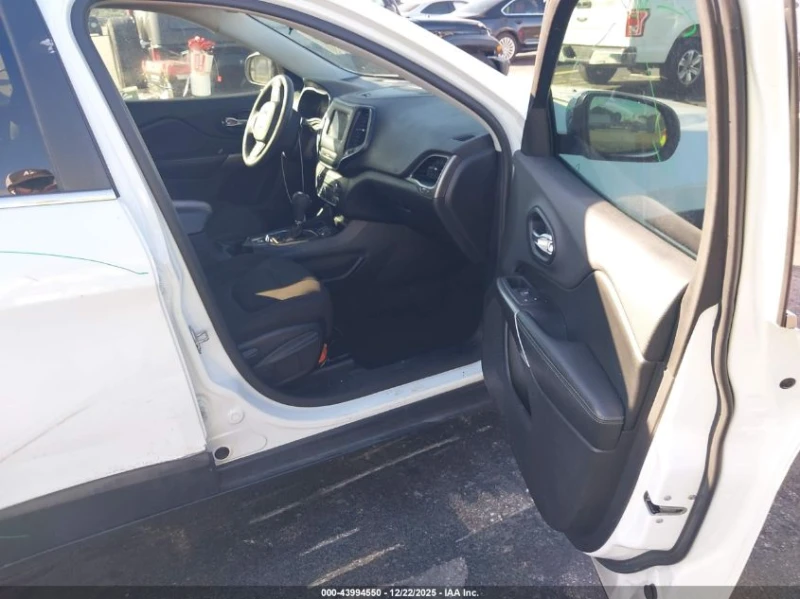 Jeep Cherokee 2.4L I-4 VVT, 180HP Front Wheel Drive, снимка 9 - Автомобили и джипове - 53500858