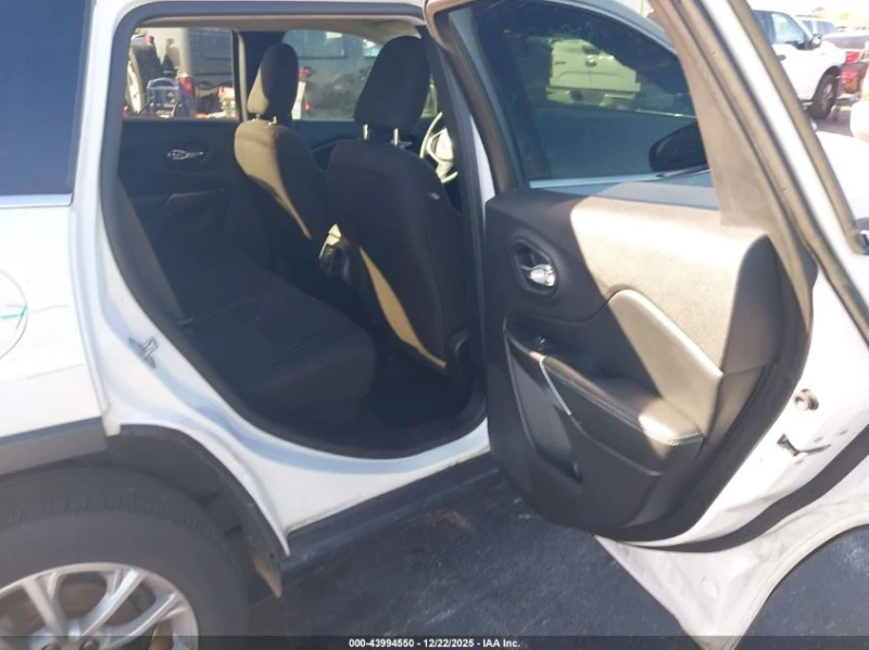 Jeep Cherokee 2.4L I-4 VVT, 180HP Front Wheel Drive, снимка 12 - Автомобили и джипове - 53500858