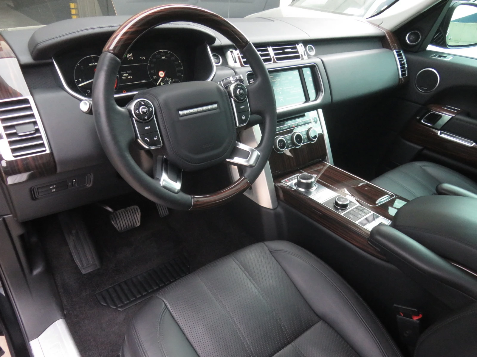 Land Rover Range rover Vogue 3.0 TDV6, Oбдухване, Памет, Keyless, Вакуми  - изображение 9